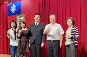 彰化榮家家主任史浩誠（右二）率同仁出席廉政楷模表揚大會
