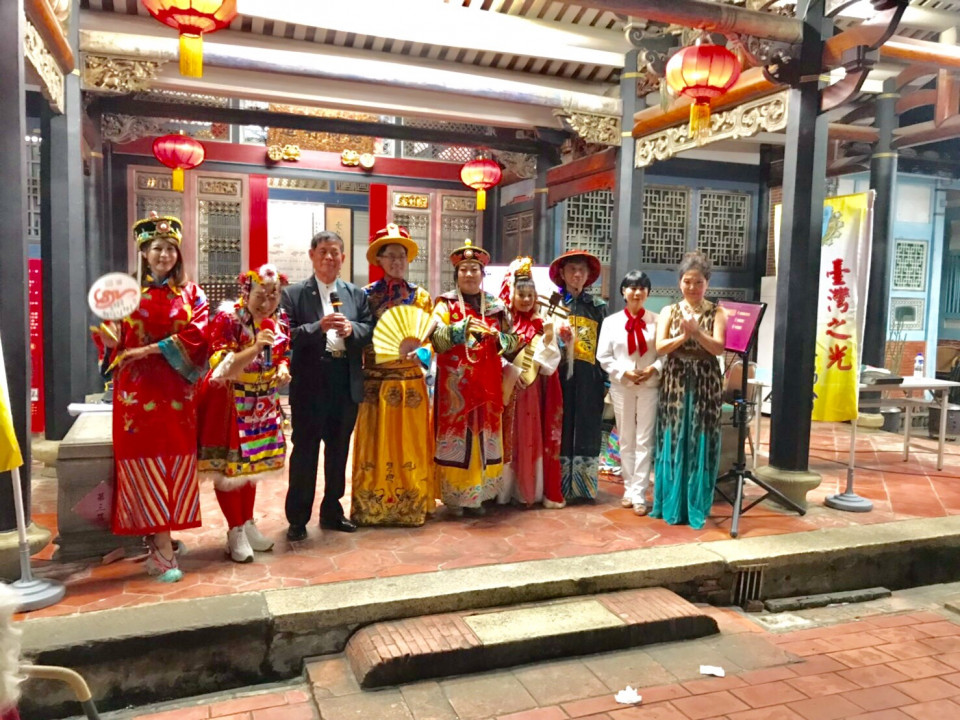 台灣之光百業達人協會跨時空歌舞劇慶中秋雙十活動 
