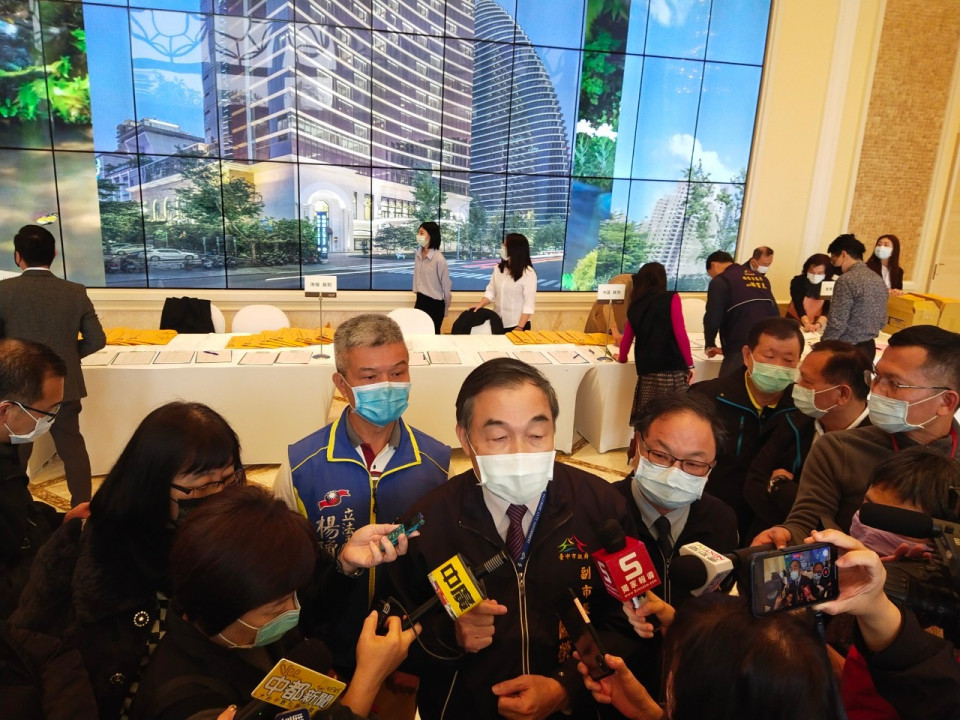 臺中市村里長成立交流平台許效舜為製作《我是村里長》節目見習