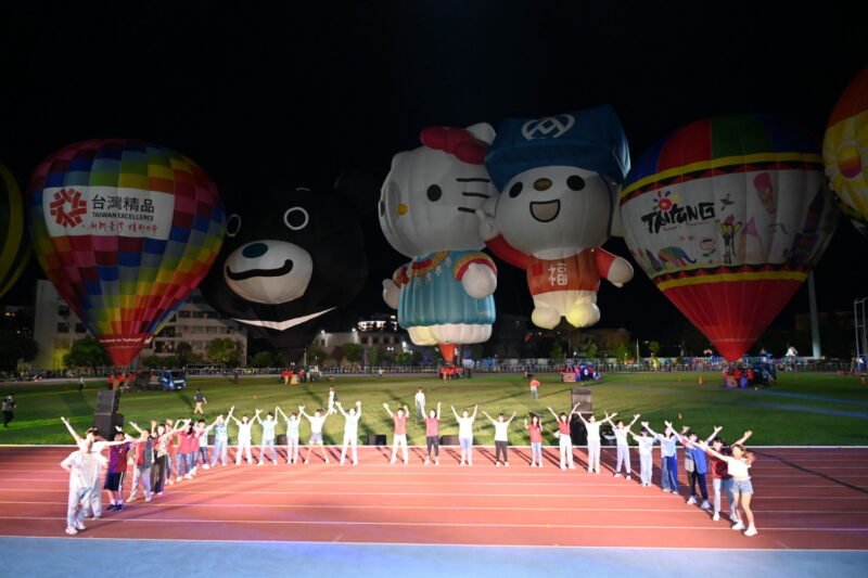 全國首創！熱氣球與300架無人機共演  饒慶鈴:耳目一新感受