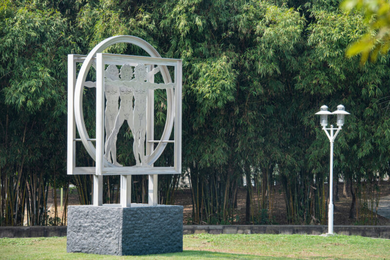 奇美博物館戶外園區新地標！〈維特魯威人〉雕塑作品正式落成