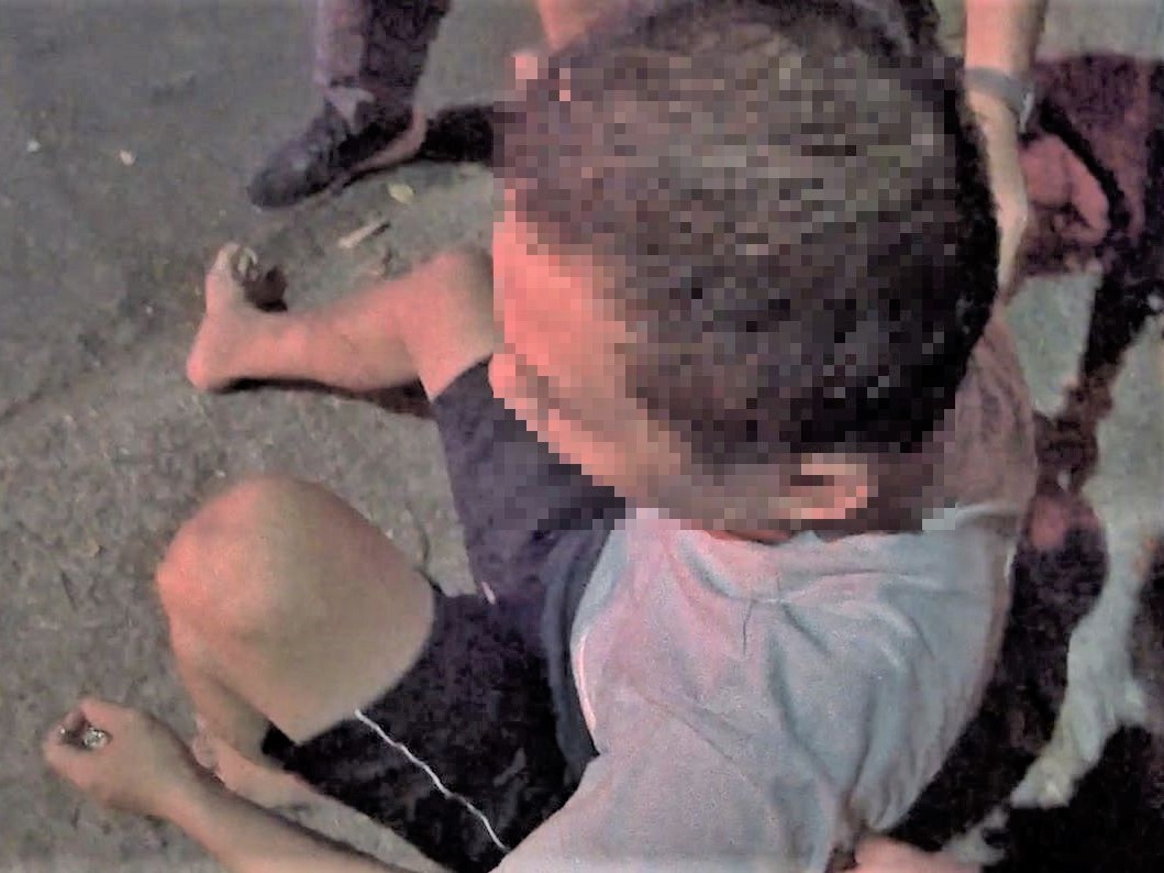 身體不適跪在路邊　公園警協助救護心臟病男子