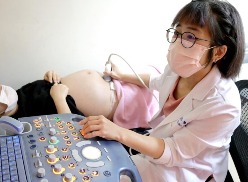 沒發現懷孕竟差點送命   高醫岡山醫院:養成觀察、紀錄月經週期的習慣