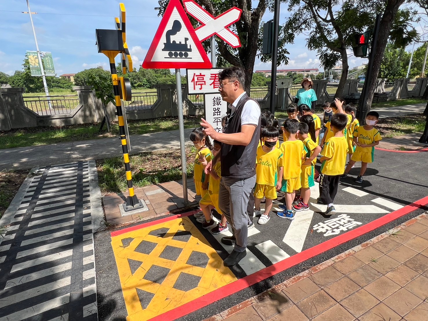 遊戲中學習交通安全知識　大林鎮簡易兒童交通公園啟用