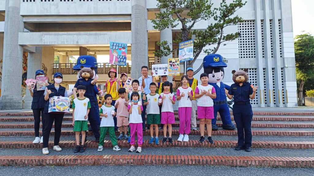 中市警婦幼隊開學護童『熊』安心