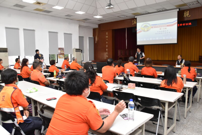 中市警一分局反詐騙交通安全宣導團啟動模範公務員領軍