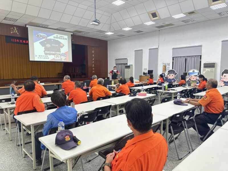 中市警一分局反詐騙交通安全宣導團啟動模範公務員領軍