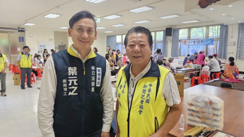 圖文：中華民國新聞記者協會 新北市中醫師公會服務里民 舉辦中醫義診 諮詢活動。