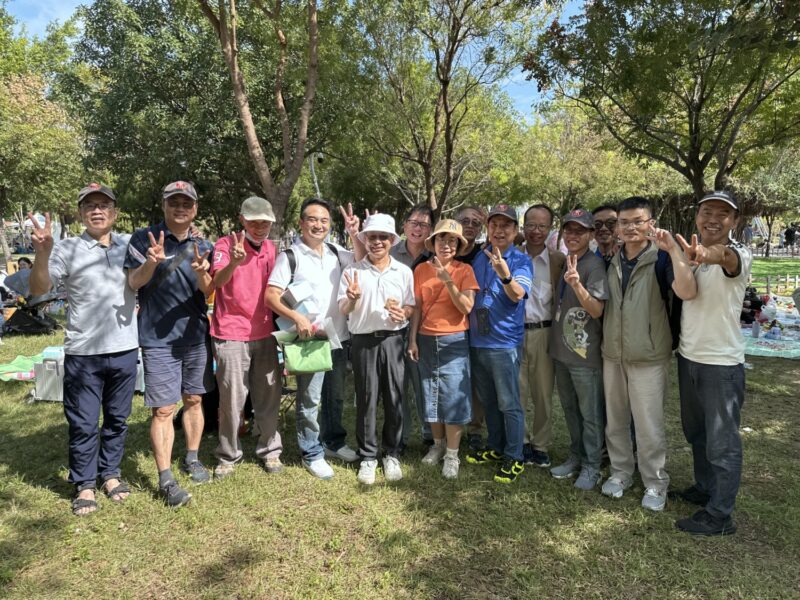 圖 台中市建設局長陳大田與民眾合影 記者 王偉翻攝