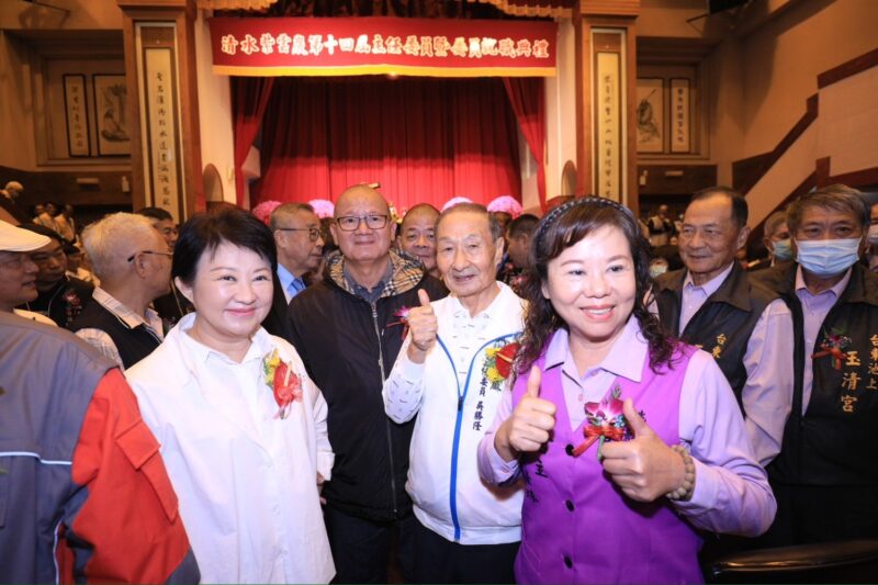 圖、清水紫雲巖管理委員會交接盧市長 蒞臨祝賀（記者王偉翻攝）