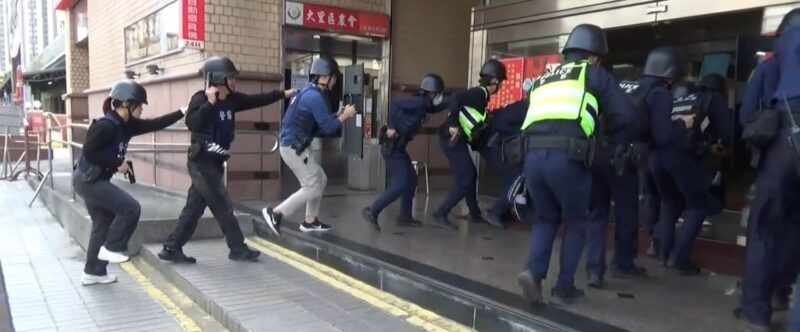 圖文：霧峰警加強春節連假安全維護實兵金融防搶演練。