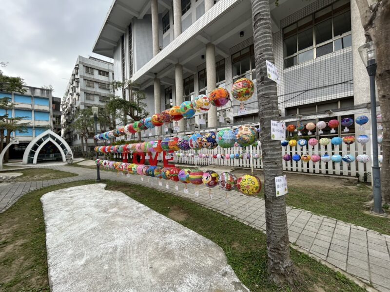 圖文：霧峰區祥蛇獻瑞造型燈籠競賽作品展繽紛登場 張慶庸區長邀您來走春賞燈。