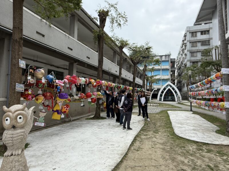 圖文：霧峰區祥蛇獻瑞造型燈籠競賽作品展繽紛登場 張慶庸區長邀您來走春賞燈。