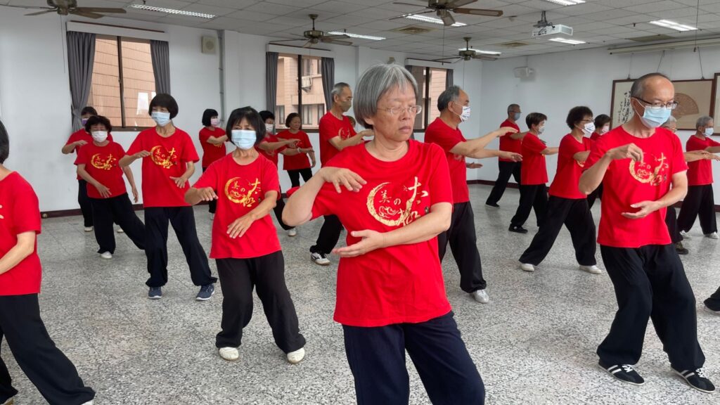 圖南區長青學苑太極拳班記者王偉翻攝