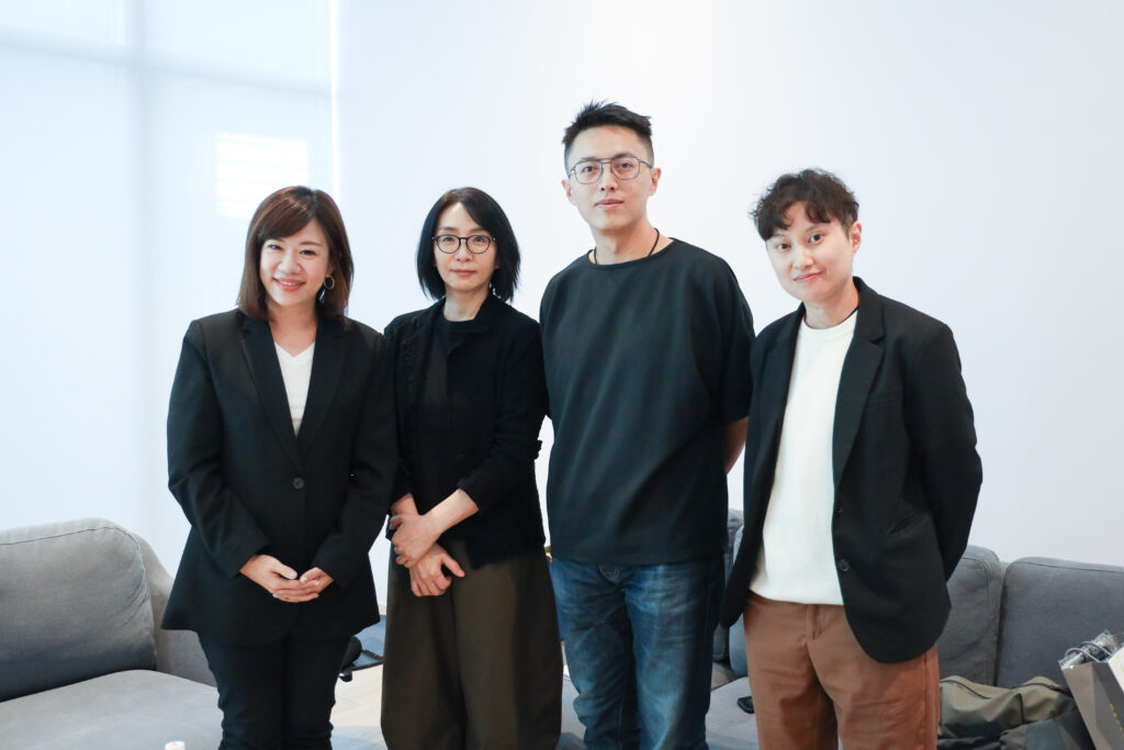 圖 新聞局長欒治誼-左起-大慕影藝執行長林昱伶-導演林君陽-台中市影視發展基金會副執行長張婉榆合影 記者王偉翻攝