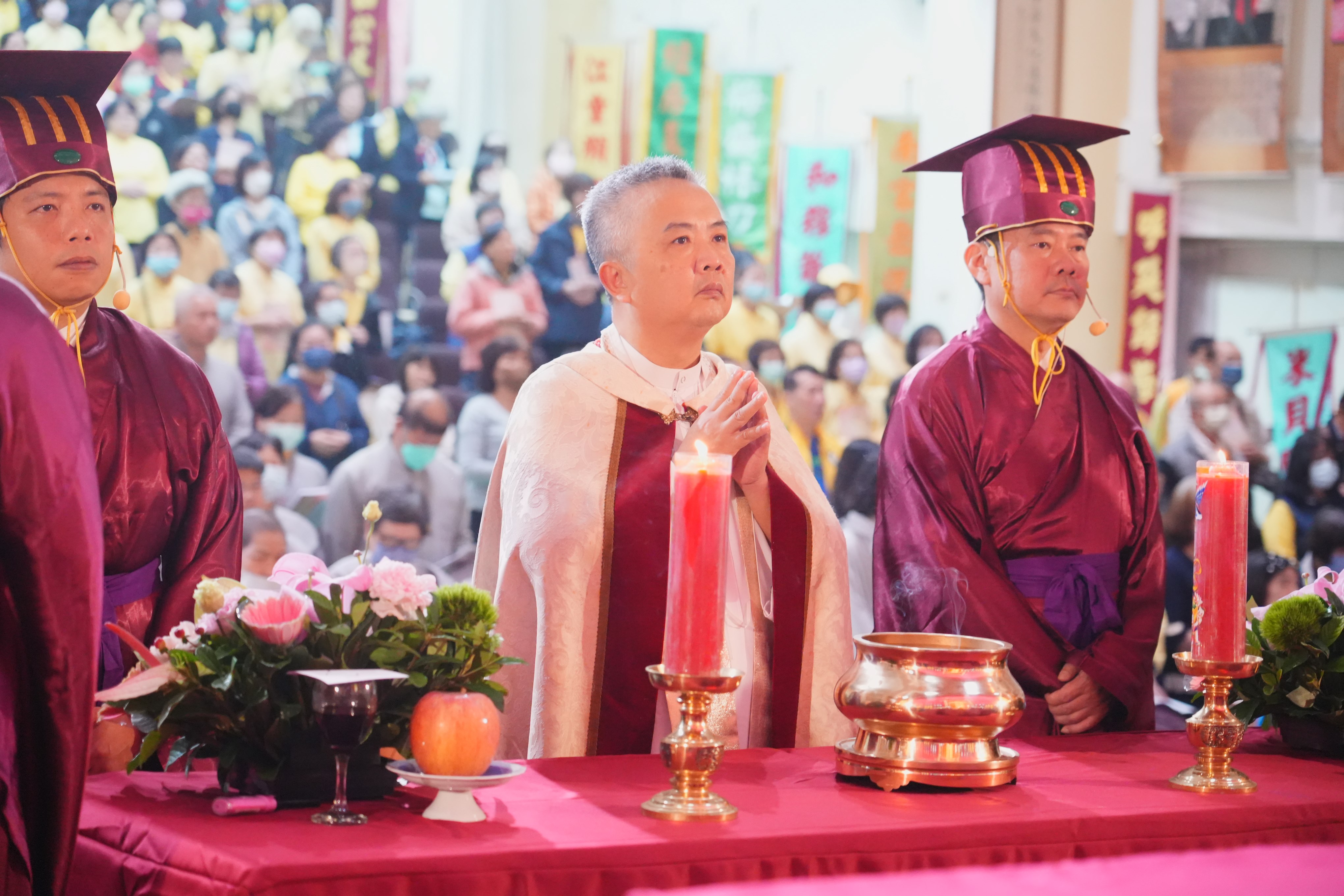 圖 天主教中部教區王友良神父擔任亞獻禮主祭 記者王偉翻攝