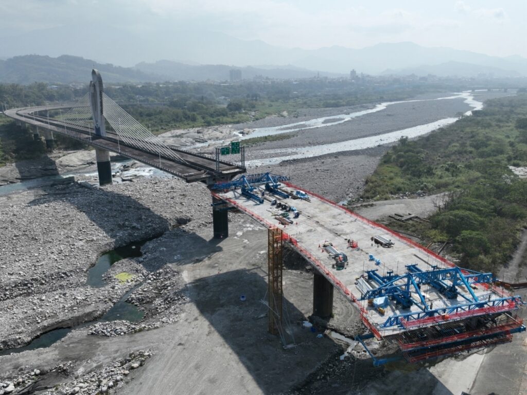 圖 東豐快速道路工程-其中-第3標工程銜接石岡至已完成的大甲溪橋梁段及東勢段 記者王偉翻攝