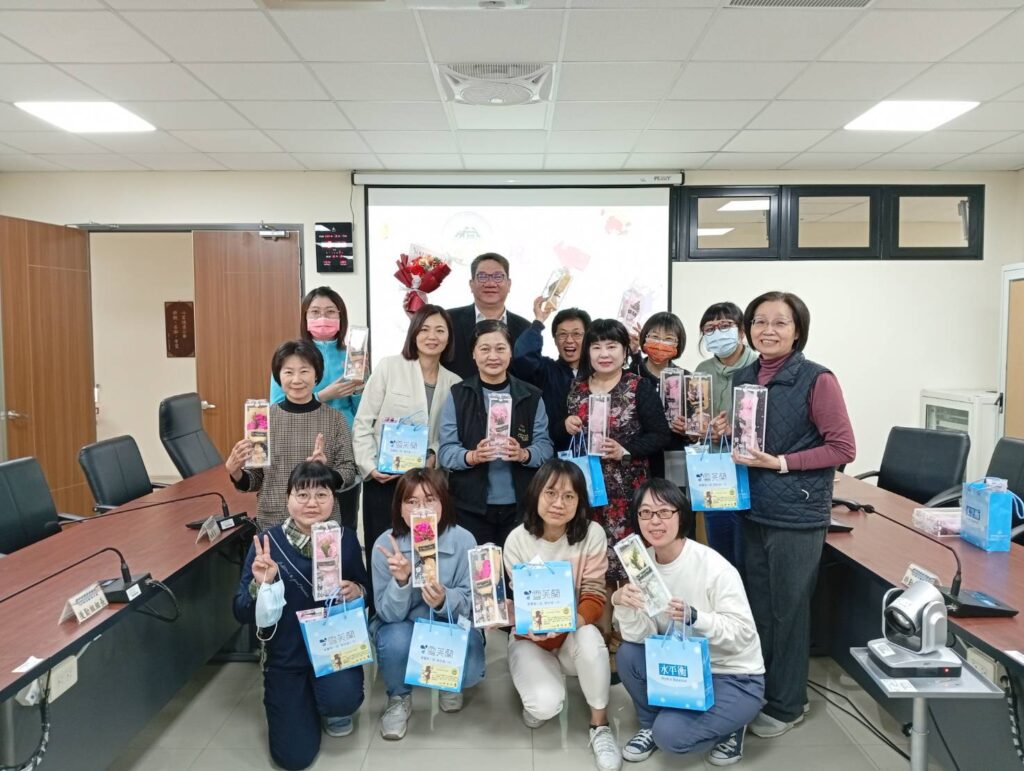 圖文:中警保安大隊女力閃耀三八節 鎮守城市也要美麗綻放。