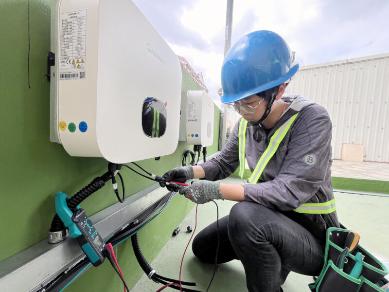 工作半年薪資破40K 職訓助攻 8年級女生躍升綠電專業人才