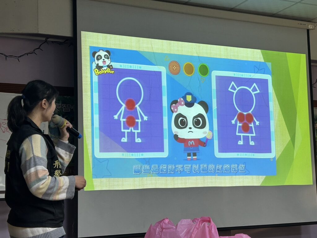 圖 婦幼隊說明保護身體的重要性 記者王偉翻攝