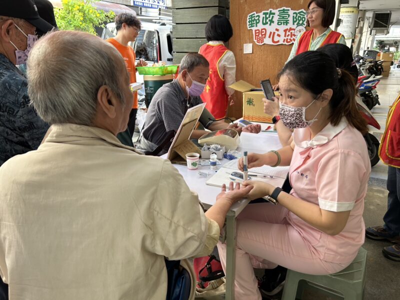 圖文：臺中郵局攜手華山守護長者健康 守護老寶貝 郵我不孤單。