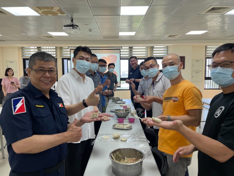 圖文:中警保大母親節用雞湯補元氣、用水餃包感情「煮」出幸福好滋味。