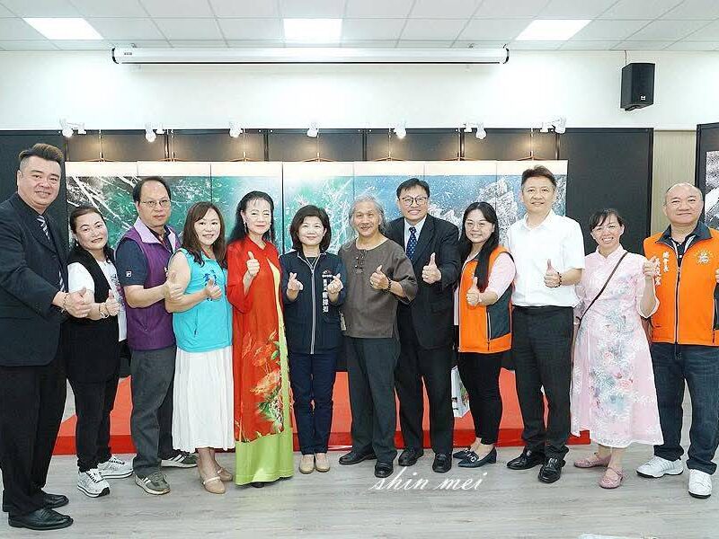 圖文:當代水墨藝術大師何木火回饋母校《緣起不滅.萬殊之音》彩墨展。
