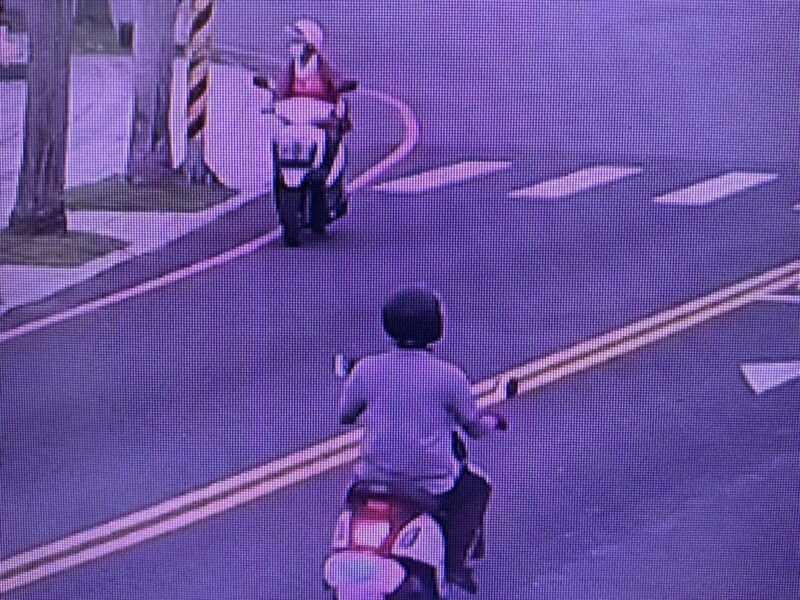 圖文:中興警鷹眼建功 竊嫌變裝遮車牌仍狼狽落網。