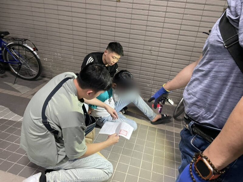 圖文:中興警鷹眼建功 竊嫌變裝遮車牌仍狼狽落網。