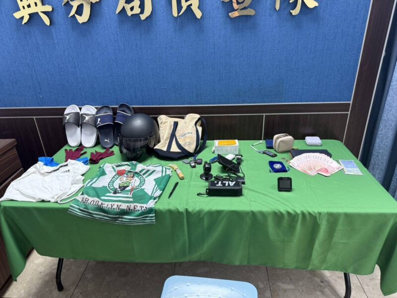 圖文：中興警鷹眼建功 竊嫌變裝遮車牌仍狼狽落網。