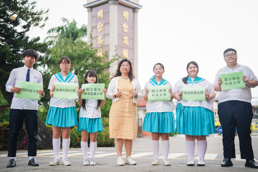 圖文:明台高中繁星燦爛 學子乘夢而行 寫下榮耀篇章。