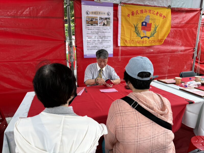 圖文:中華民國新聞記者協會舉辦「節能減碳 環保愛地球」活動。