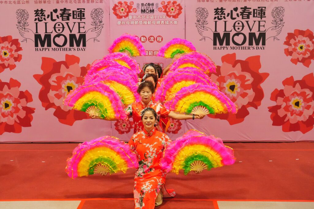 圖優美柔雅充滿韻味的旗袍舞為活動揭開序幕記者王偉翻攝