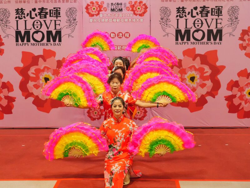 圖優美柔雅充滿韻味的旗袍舞為活動揭開序幕記者王偉翻攝