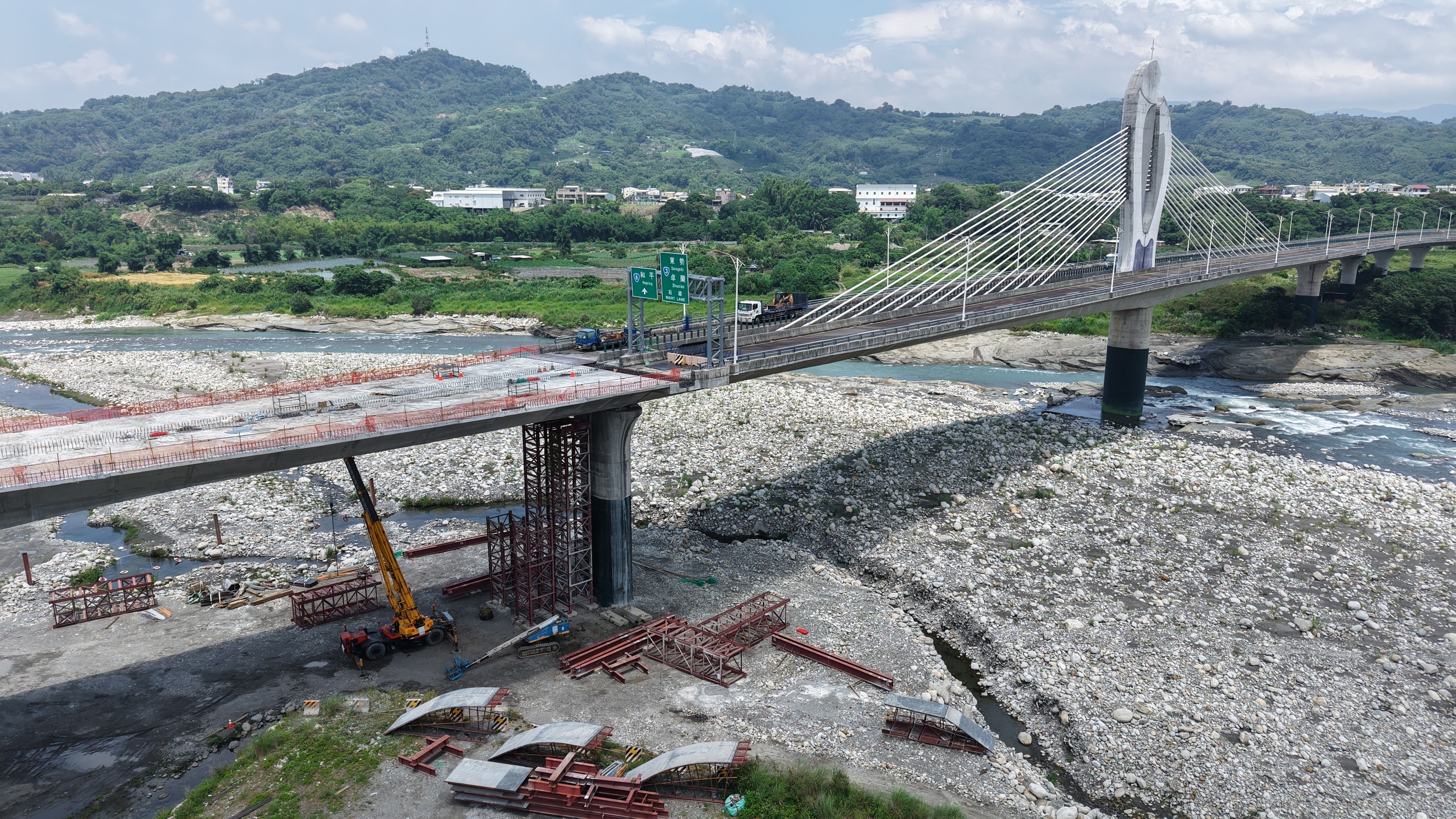 圖 鯉魚脊背橋 記者王偉翻攝