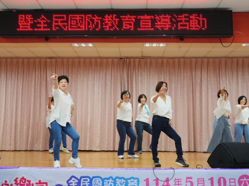 圖 尊巴有氧舞蹈團由豐榮里長林金玉領軍帶來活力舞蹈 記者王偉翻攝