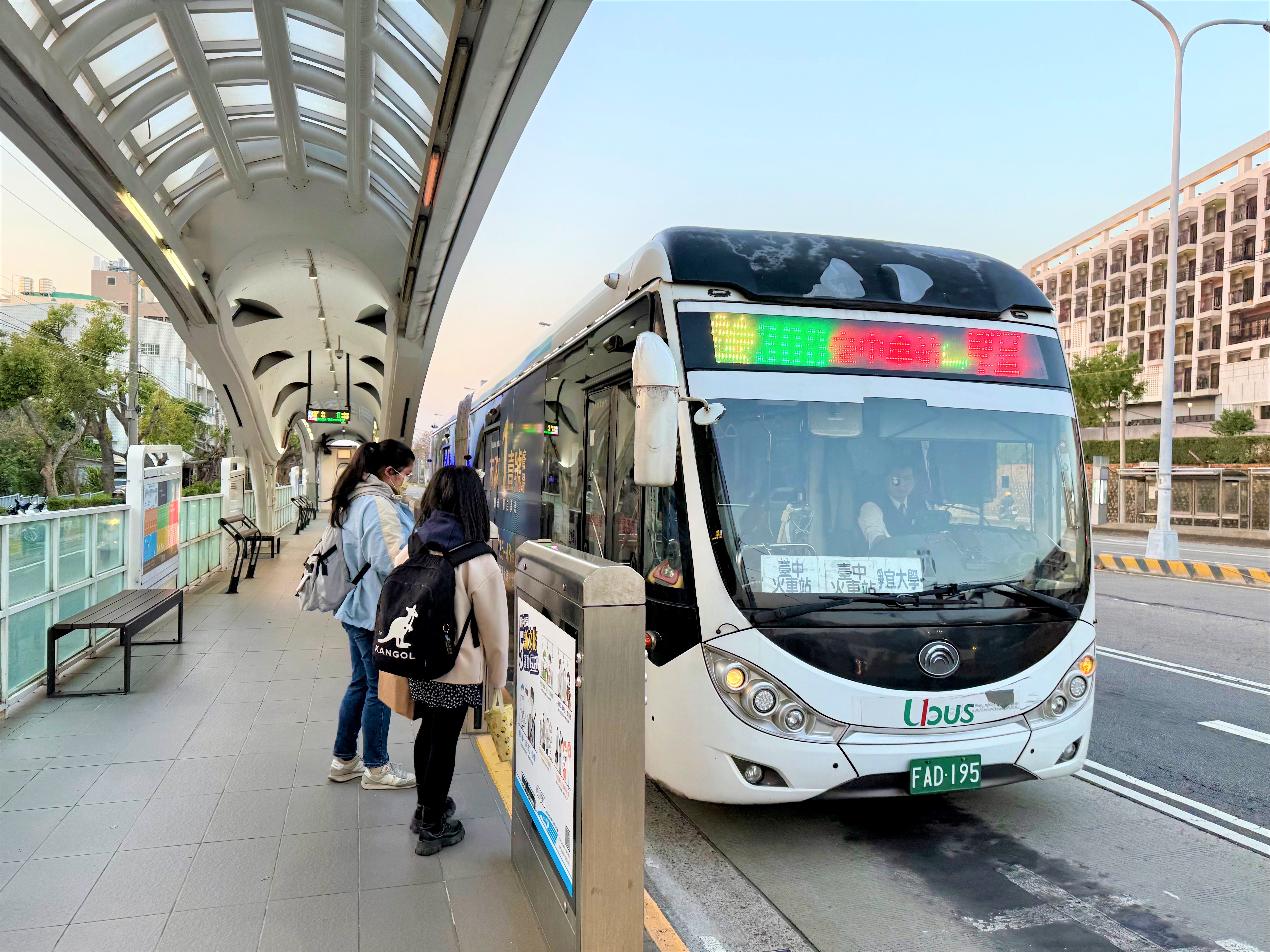 圖 弘光科技大學位在台中市台灣大道上-校門口就有公車站-搭乘公車非常方便 記者王偉翻攝