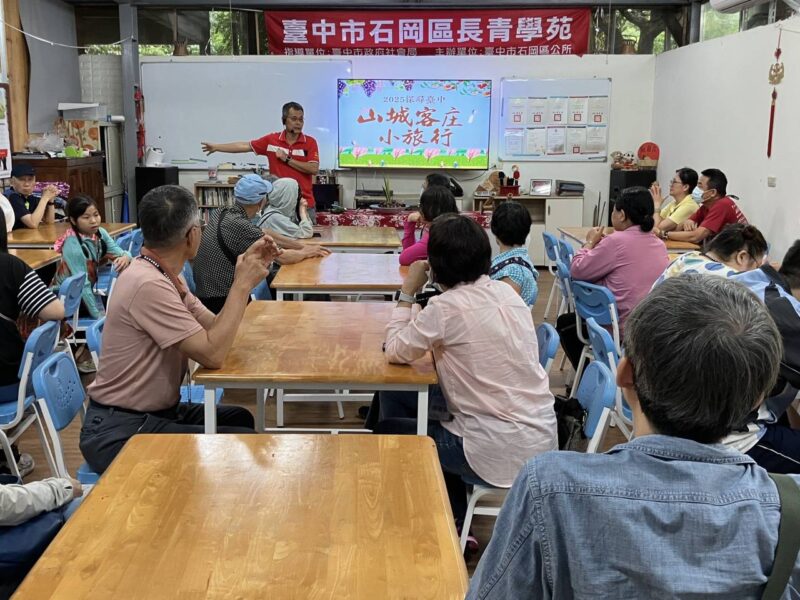 圖 石岡南眉文化促進會鄧文光理事長-親臨導覽電火圳的歷史與生態 記者王偉翻攝