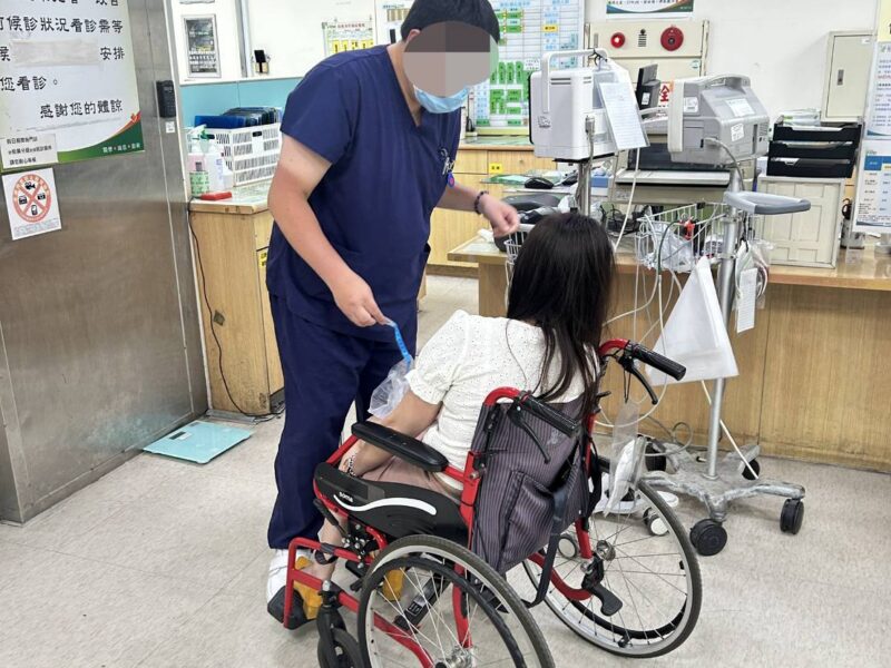 圖文:中市保大暖警送醫 母女平安。