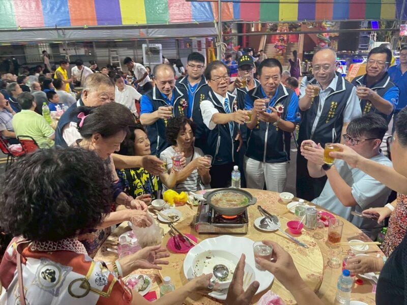 圖文:大里三賢宮天師聖誕祝壽暨第五屆龍虎天師義子會會長交接 聯歡福宴康樂晚會。