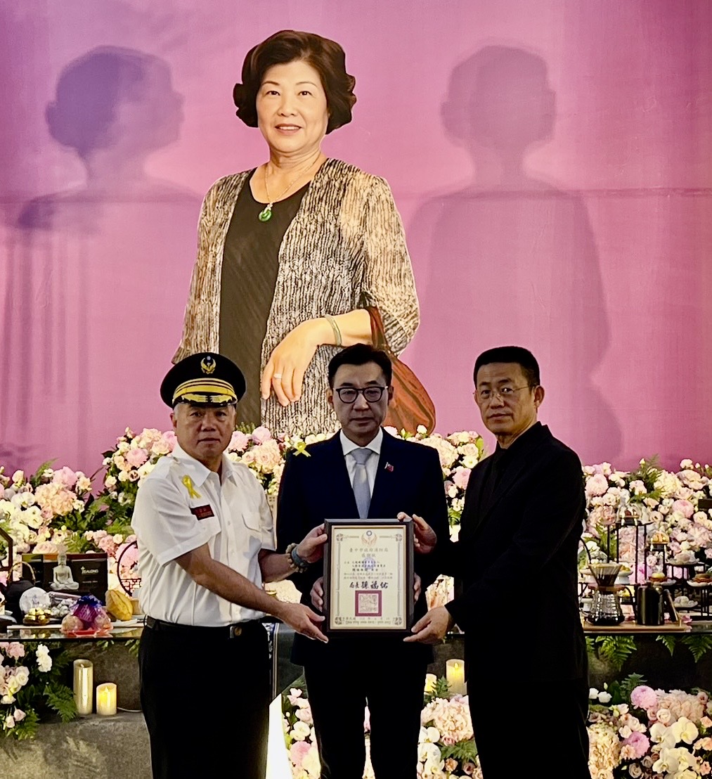 圖 此次捐贈案透過立法院江啟臣副院長引介-由局長孫福佑代表受贈 記者王偉翻攝