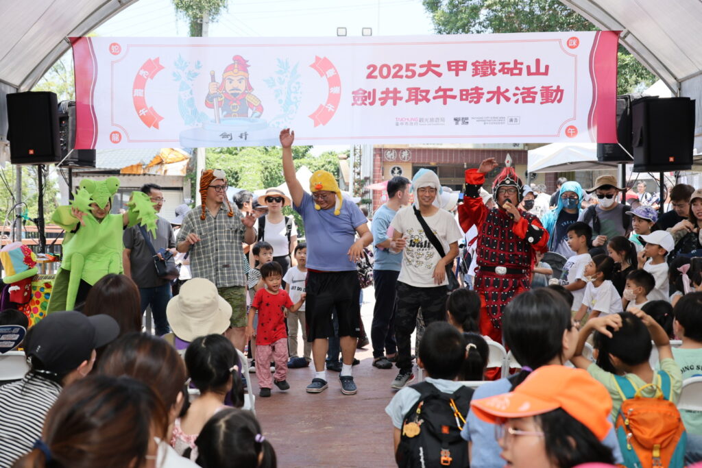圖 熱情的串場表演 記者王偉翻攝