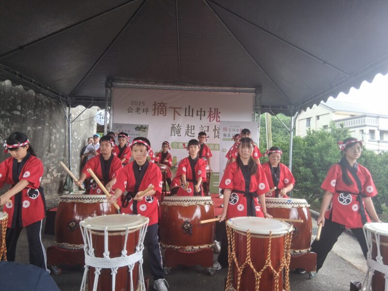 圖 豐春國小學生打鼓隊開場表演 記者王偉 翻攝