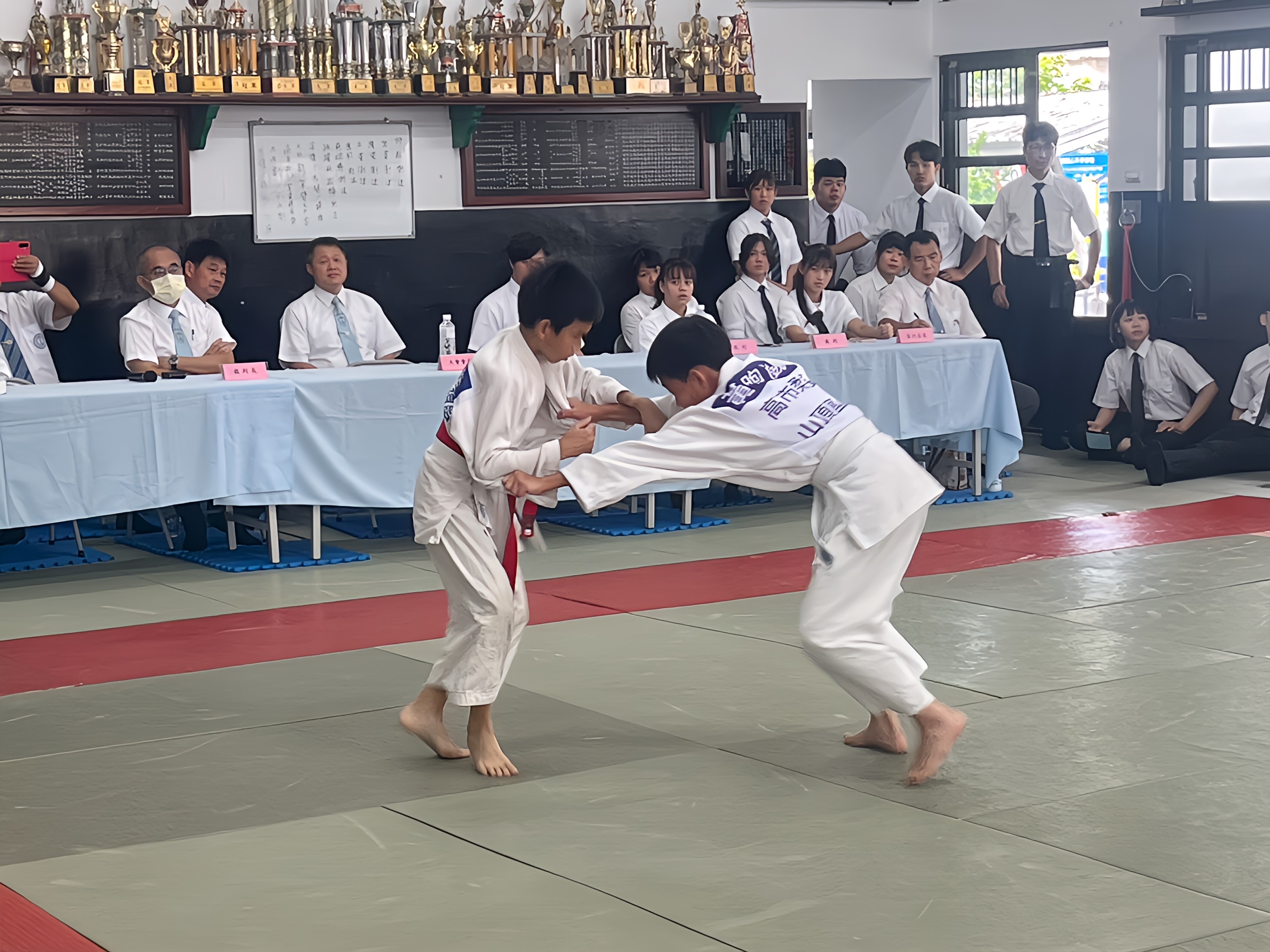 圖 賽事結合運動與教育意涵-小選手透過比賽學習尊重-包容與紀律-體現柔道精神 記者王偉翻攝