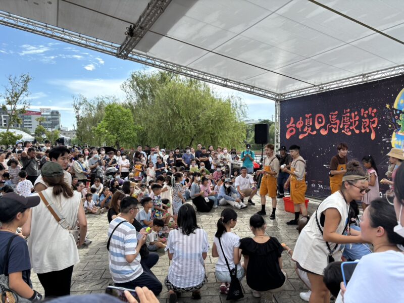 圖 馬戲精采表演引起民眾驚嘆 記者王偉翻攝