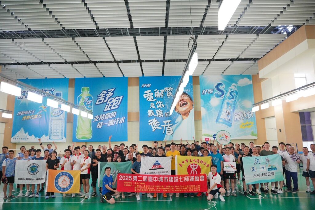 圖 七師運動會 羽球比賽隊伍合影 記者王偉翻攝
