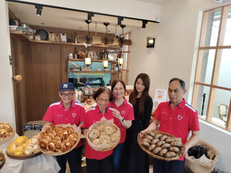 圖文:貝果專賣店結合終身學習協會 本週華麗登場。