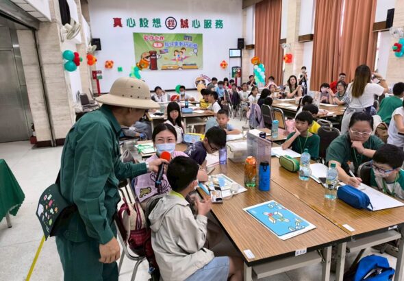 圖文：臺中郵局辦理「114年暑期親子集郵研習營」活動。