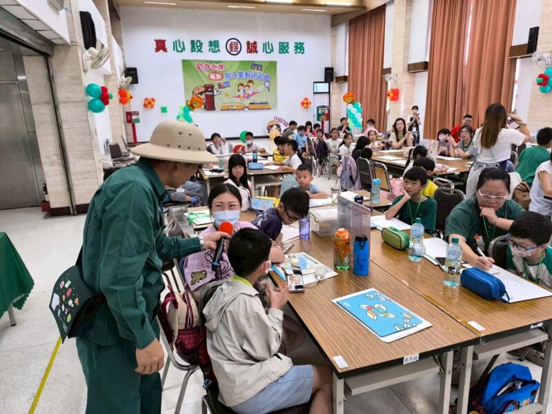 圖文：臺中郵局辦理「114年暑期親子集郵研習營」活動。