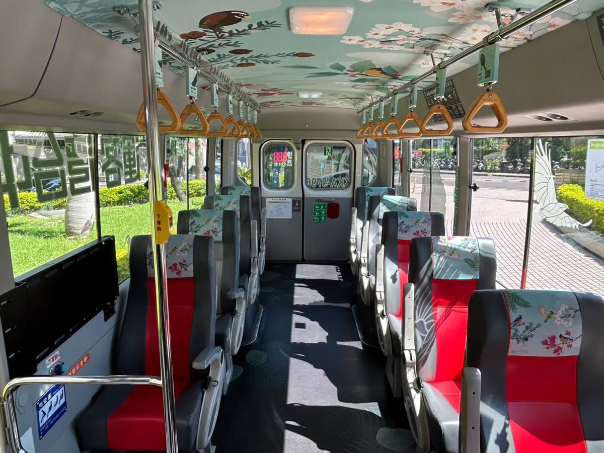 圖 台灣好行889大雪山線車內主題設計融入大雪山特色生態-珍貴鳥類 記者王偉翻攝